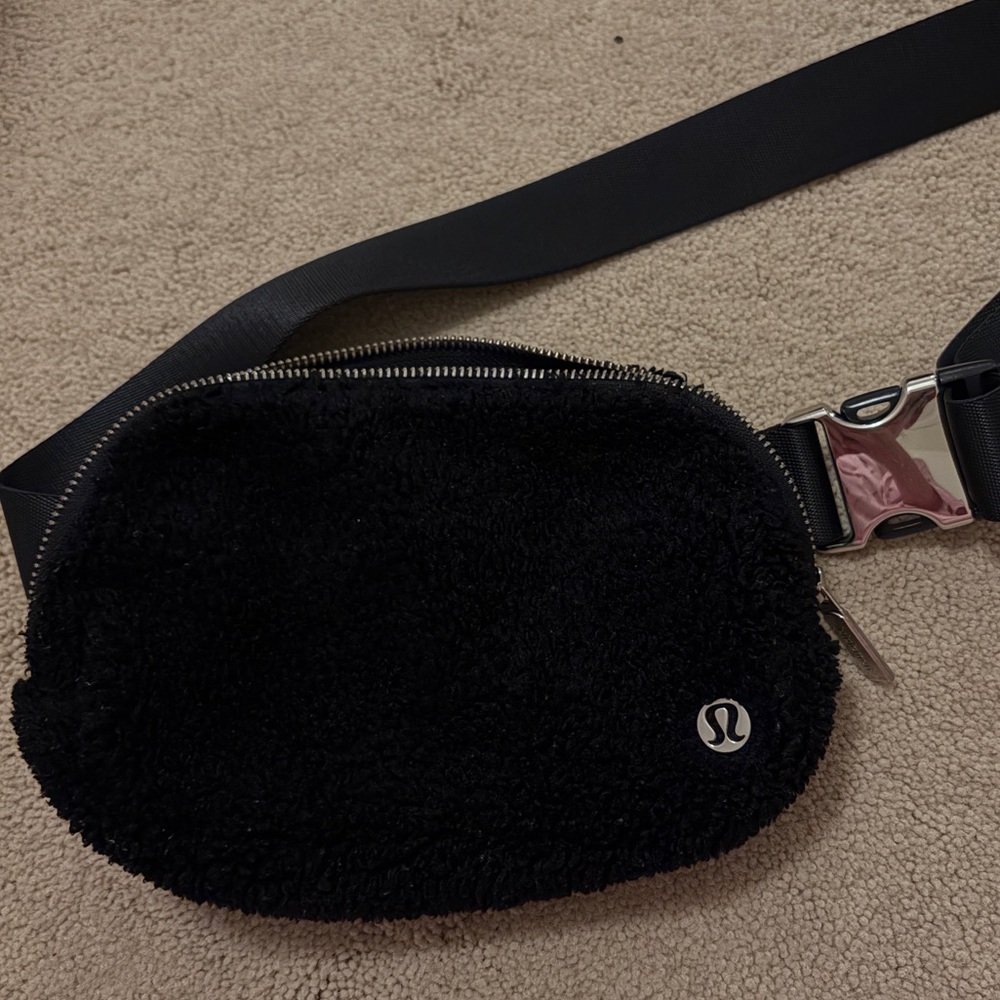 Lululemon Black Sherpa Belt Bag